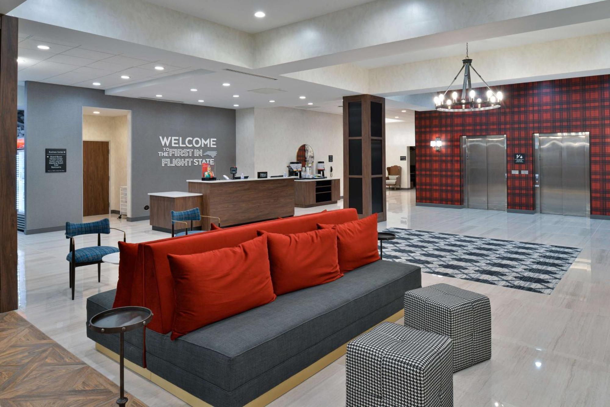 Hampton Inn & Suites Greensboro Downtown, Nc Exterior photo